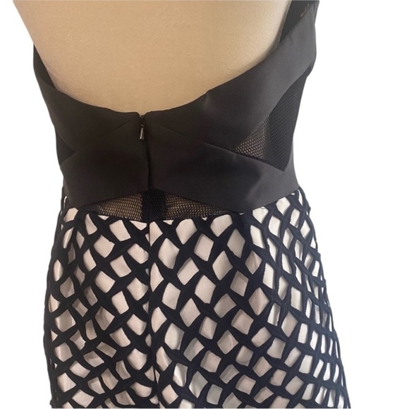 Monique Lhuillier black and white A-line halter dress Size 10 - Picture 5 of 6